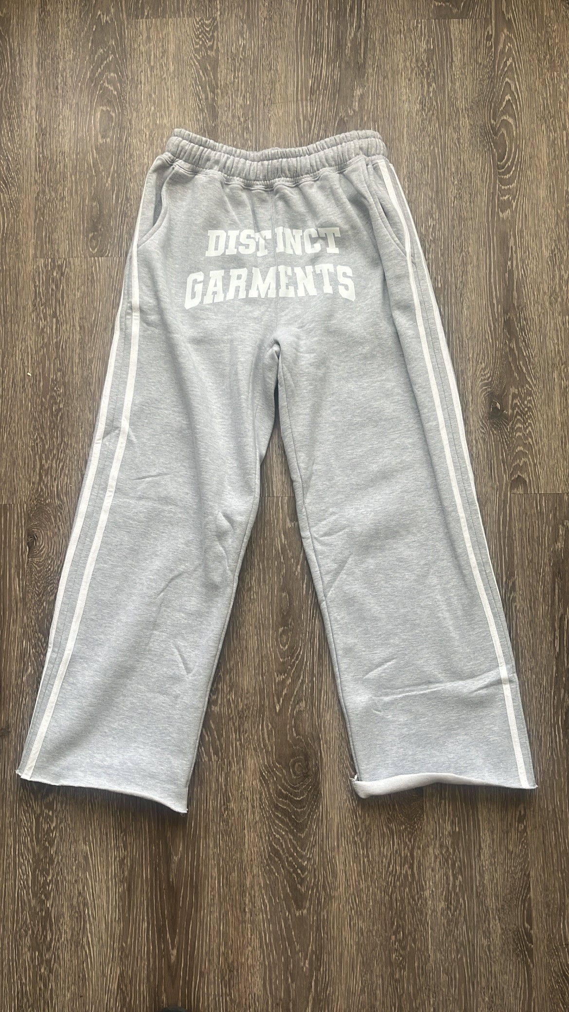 DISTINCT BAGGY SWEATS